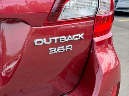 Used 2017 Subaru Outback 3.6R Limited AWD/4WD image 18