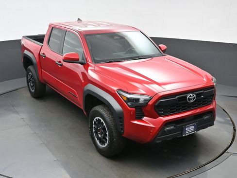 Used 2024 Toyota Tacoma TRD Off-Road AWD/4WD image 39