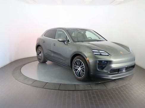 Certified 2025 Porsche Macan 4S Electric AWD/4WD image 9