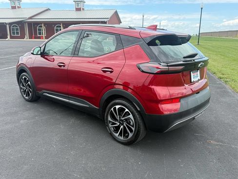 Used 2022 Chevrolet Bolt EUV Premier w/ Sun & Sound Package FWD image 7