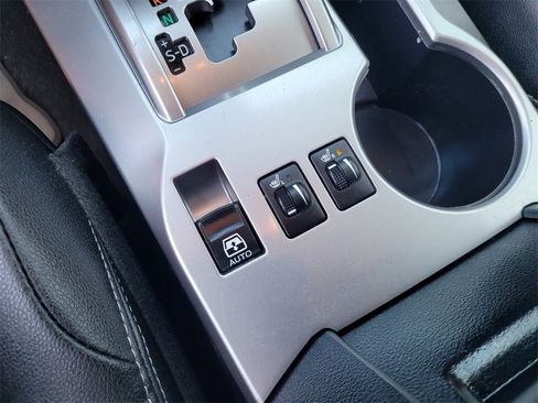 Used 2022 Toyota 4Runner SR5 Premium image 18