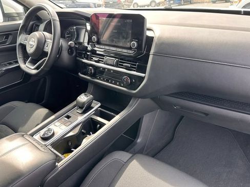 Used 2025 Nissan Pathfinder SV AWD/4WD image 16