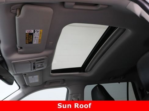 Used 2020 Toyota Highlander XLE image 27