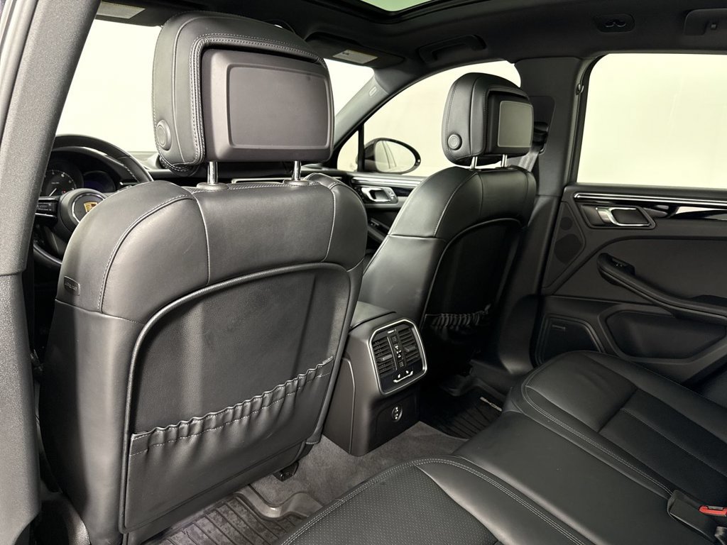 Certified 2024 Porsche Macan w/ Premium Plus Package AWD/4WD image 25
