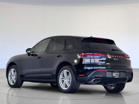 Used 2025 Porsche Macan image 3