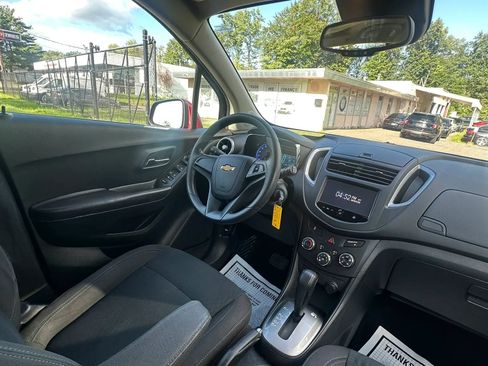 Used 2015 Chevrolet Trax LS AWD/4WD image 27