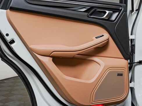 Certified 2026 Porsche Macan AWD/4WD image 29
