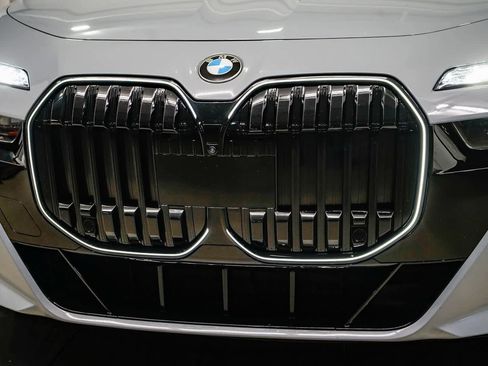 Used 2024 BMW 760i xDrive w/ Executive Package image 8