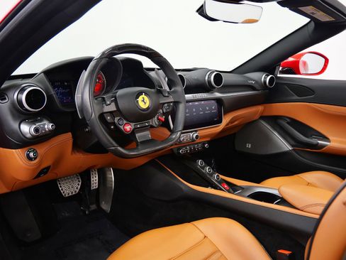 Used 2019 Ferrari Portofino image 31