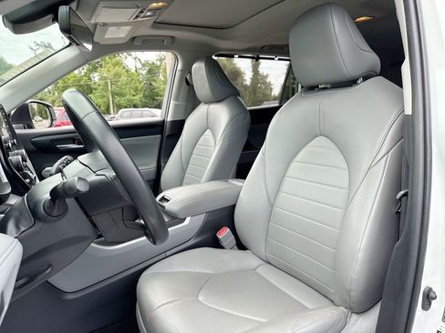 Used 2022 Toyota Highlander XLE AWD/4WD image 14