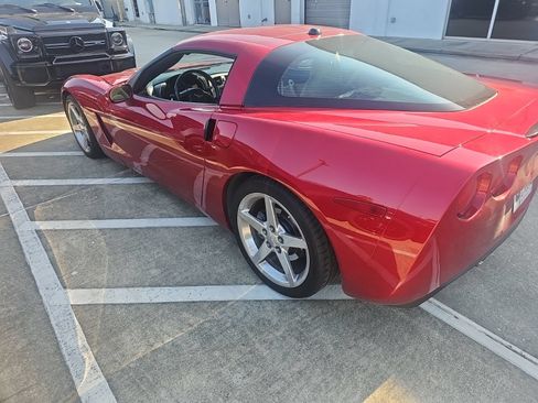 Used 2005 Chevrolet Corvette Coupe w/ Preferred Equipment Group RWD image 8