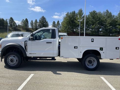 New 2024 Ford F550 4x4 Regular Cab Super Duty image 6