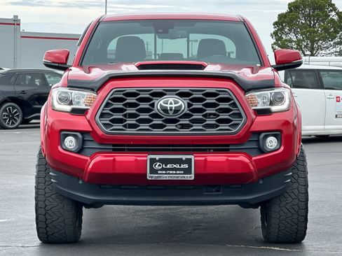 Used 2020 Toyota Tacoma TRD Sport AWD/4WD image 10