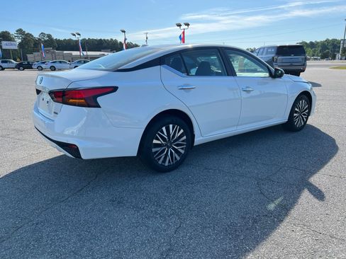 Used 2025 Nissan Altima 2.5 SV AWD/4WD image 5