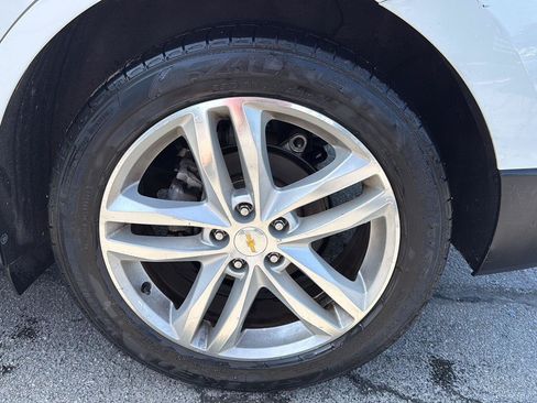 Used 2018 Chevrolet Equinox Premier FWD image 16