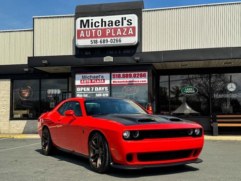 Used 2023 Dodge Challenger SRT Hellcat RWD image 2