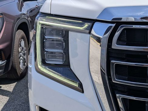 Used 2023 GMC Yukon SLT AWD/4WD image 7