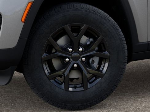 New 2025 Jeep Grand Cherokee Altitude image 9