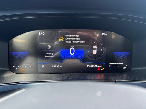Used 2022 Volkswagen Taos SE w/ Panoramic Sunroof Package FWD image 1