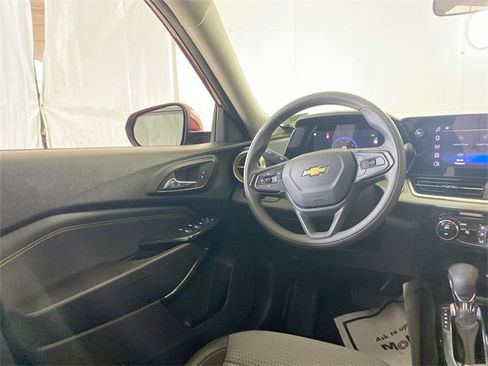 Used 2024 Chevrolet Trax LT image 15