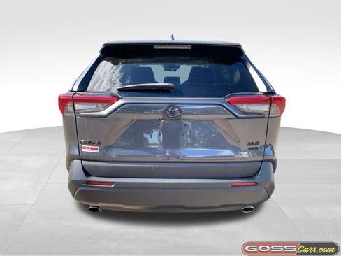 Used 2019 Toyota RAV4 XLE w/ Convenience Package AWD/4WD image 4