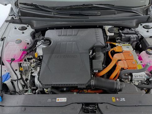 Used 2025 Hyundai Elantra SEL image 30