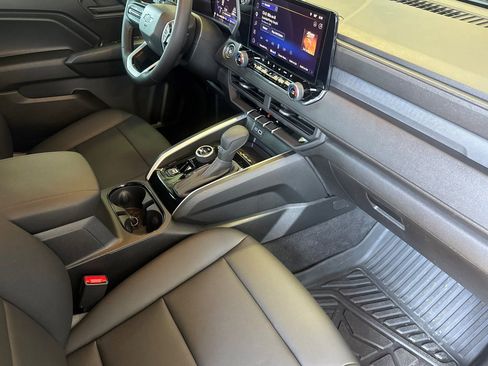 Used 2026 Chevrolet Colorado Trail Boss AWD/4WD image 19