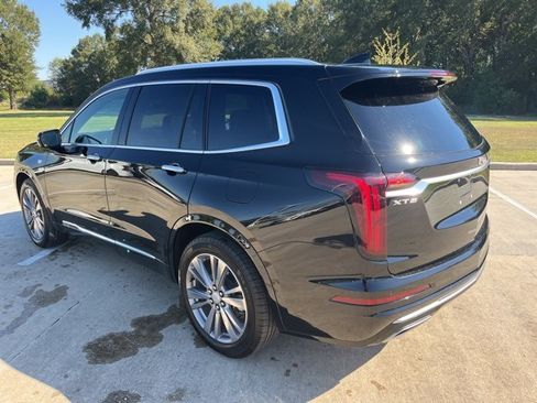 Used 2025 Cadillac XT6 Premium Luxury image 3