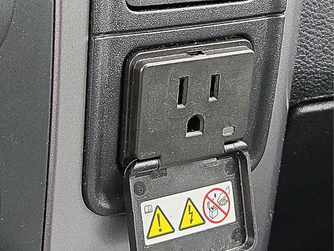 Used 2023 RAM 1500 Classic SLT w/ Trailer & Traction Group image 19