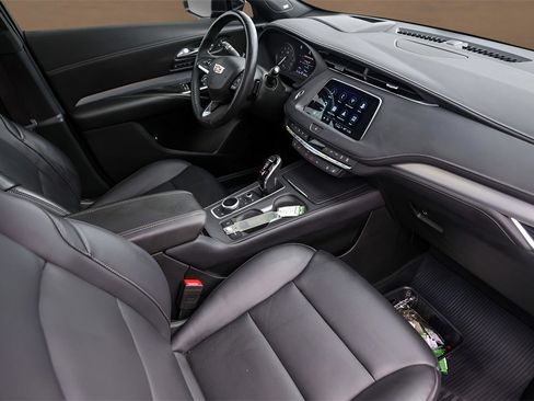Used 2021 Cadillac XT4 Premium Luxury image 30