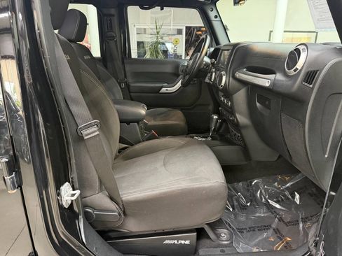Used 2017 Jeep Wrangler Unlimited Sahara w/ Dual Top Group AWD/4WD image 17