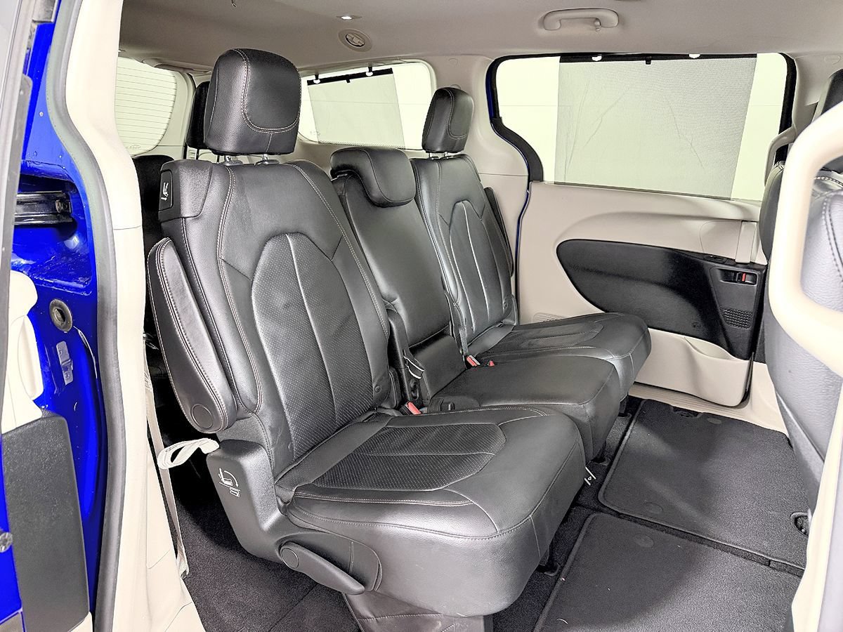 Used 2018 Chrysler Pacifica Touring-L w/ Tire & Wheel Group FWD image 45