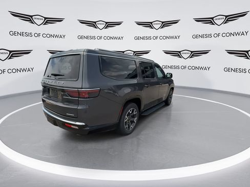 Used 2024 Jeep Wagoneer L Series III w/ Flexible Seating Group AWD/4WD image 8
