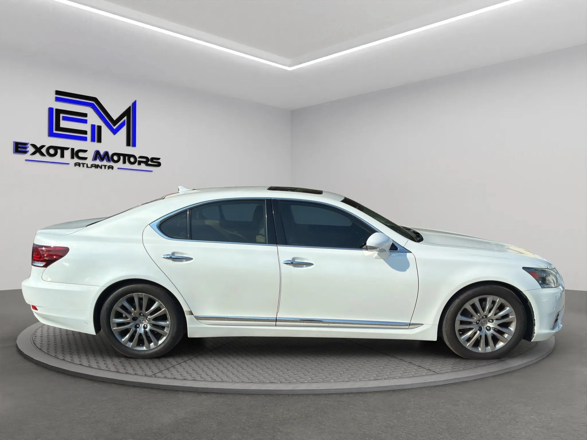 Used 2013 Lexus LS 460 AWD w/ Comfort Pkg image 6