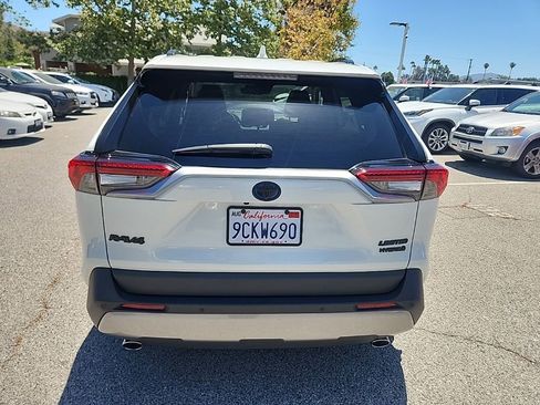 Used 2022 Toyota RAV4 Limited AWD/4WD image 4