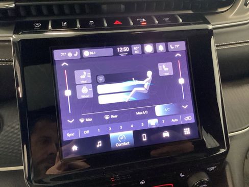 Used 2024 Jeep Grand Cherokee Altitude image 30