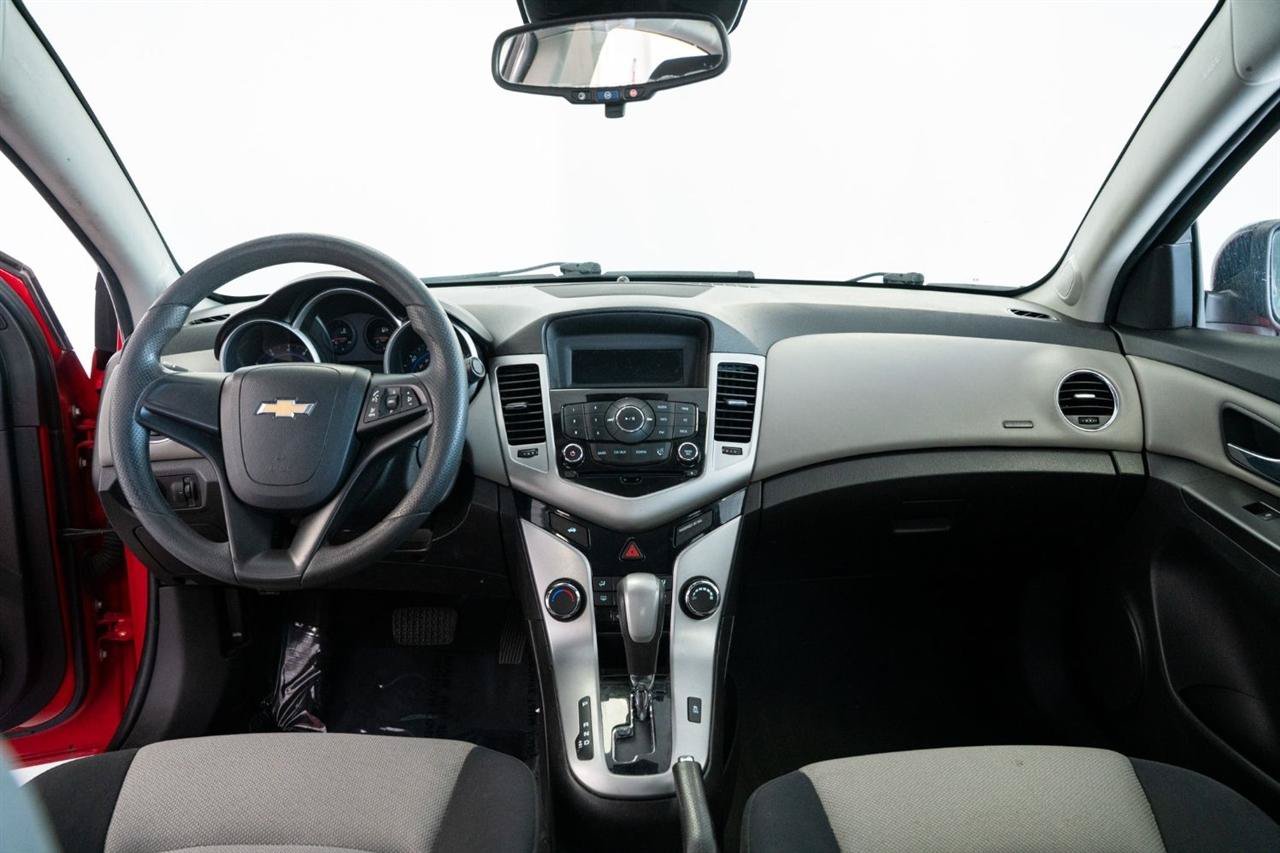 Used 2015 Chevrolet Cruze LS FWD image 14