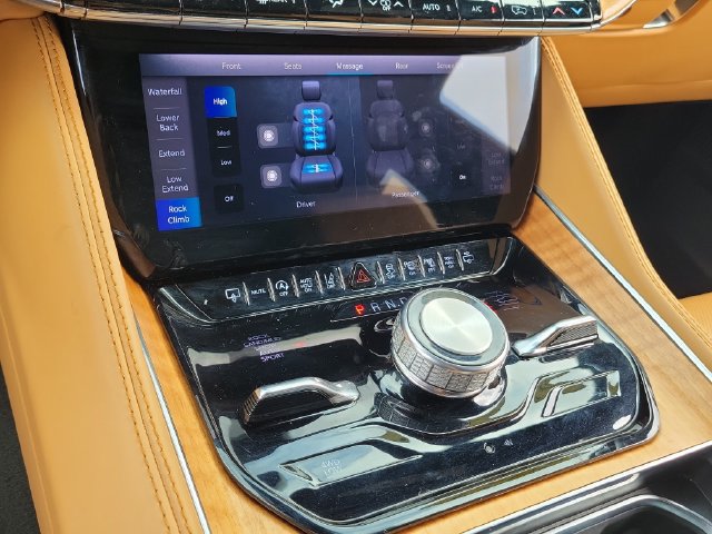 Used 2023 Jeep Grand Wagoneer Series III AWD/4WD image 39