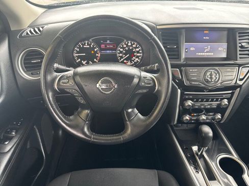 Used 2020 Nissan Pathfinder SV image 9