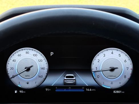 Used 2023 Hyundai Elantra Limited w/ Cargo Package image 27