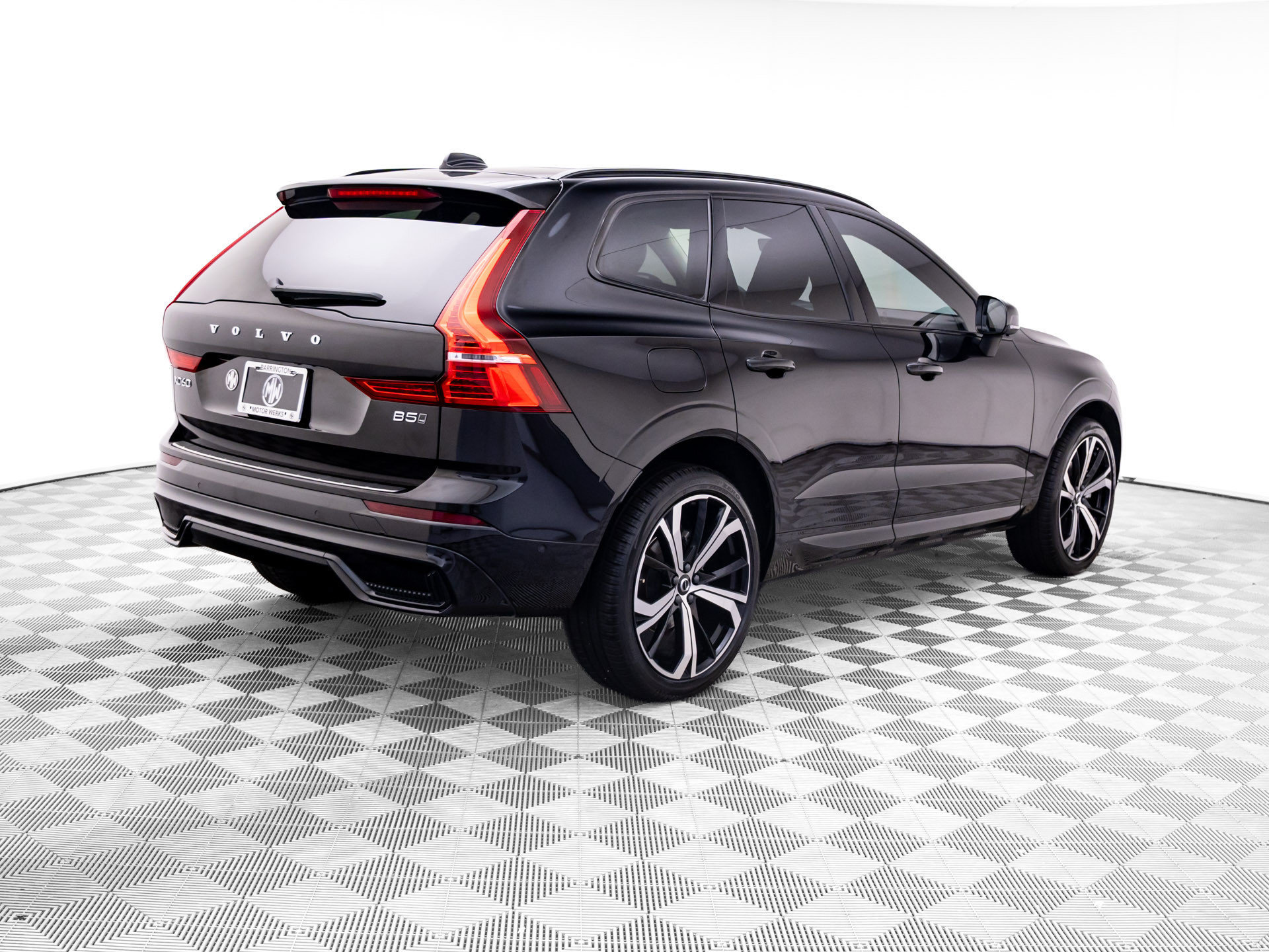 Used 2024 Volvo XC60 B5 Ultimate w/ Protection Package Premier AWD/4WD image 5