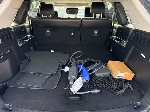 Certified 2025 MAZDA CX-70 Plug-In Hybrid w/ Premium Pkg image 9