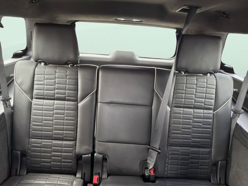 Used 2022 Cadillac Escalade ESV Premium Luxury Platinum w/ Heavy-Duty Trailer Package image 98