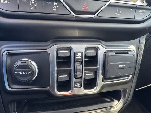 Used 2023 Jeep Gladiator Sport image 27
