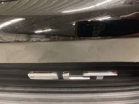 Used 2024 GMC Yukon XL SLT image 28