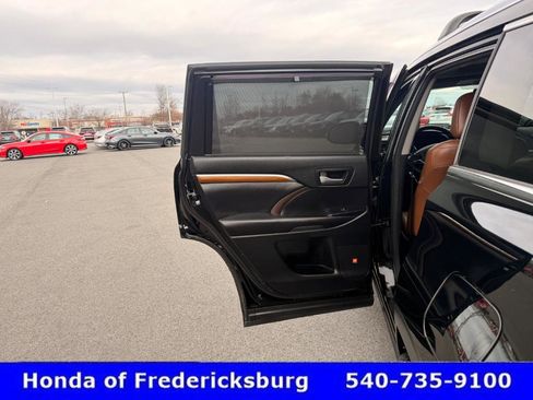 Used 2017 Toyota Highlander Limited image 16