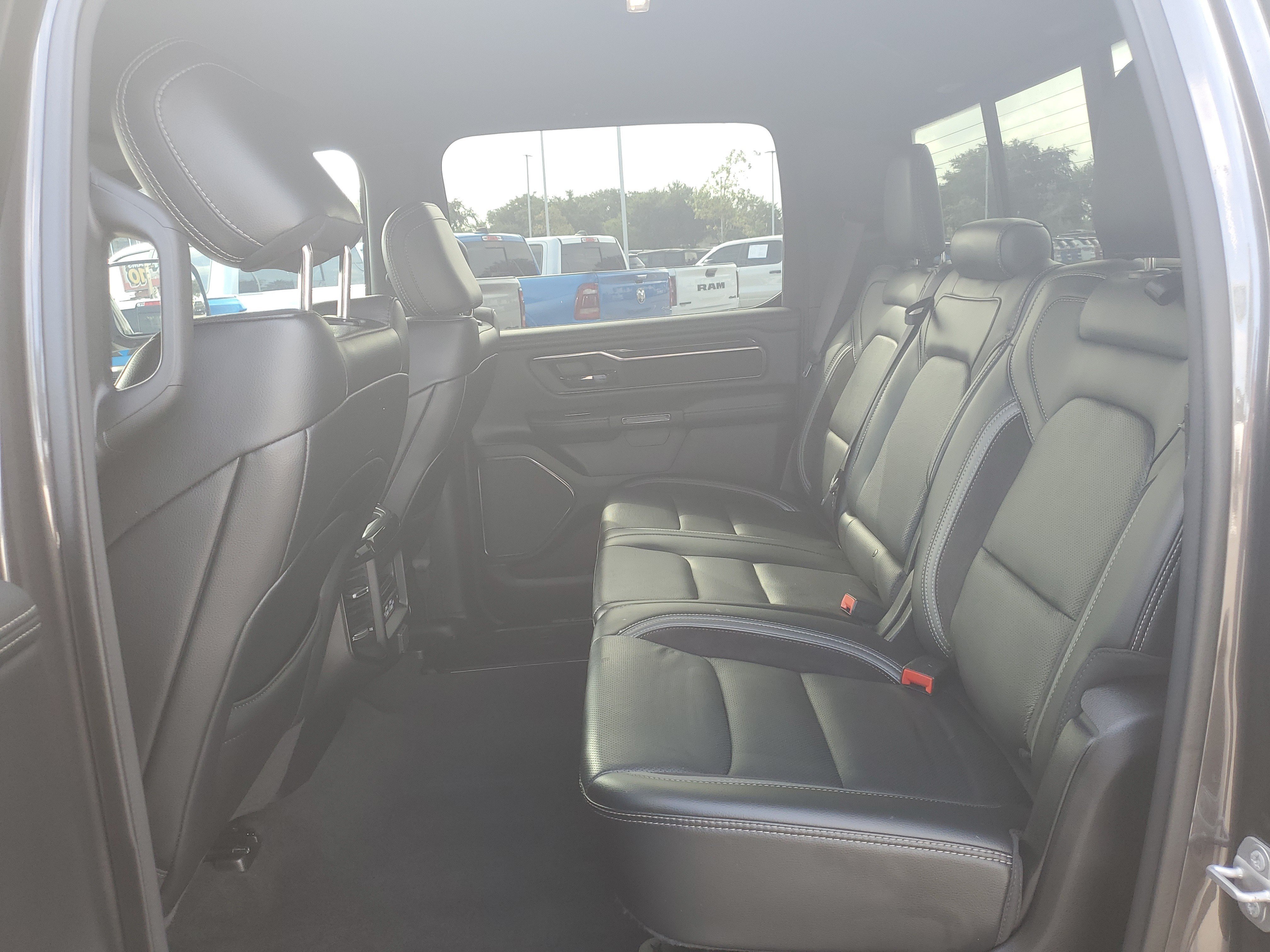Used 2022 RAM 1500 Laramie AWD/4WD image 9