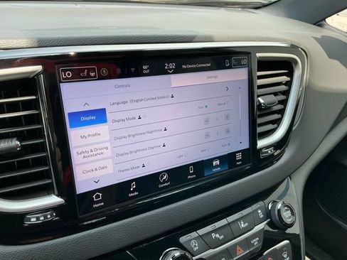 Used 2025 Chrysler Pacifica Select FWD image 20