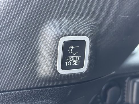 Used 2023 Jeep Grand Cherokee Altitude image 17