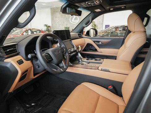 New 2026 Lexus LX 700h Luxury image 7